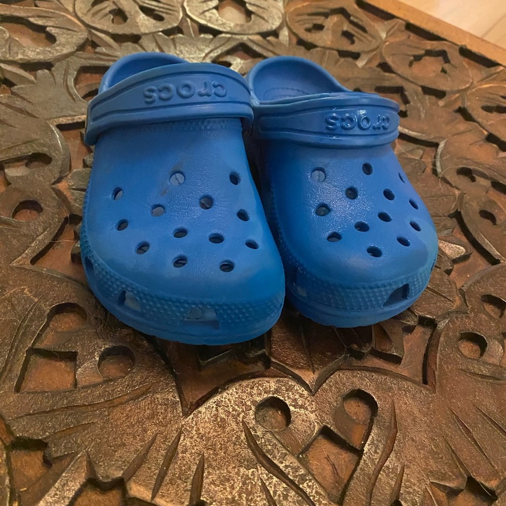 Royal blue toddler crocs
